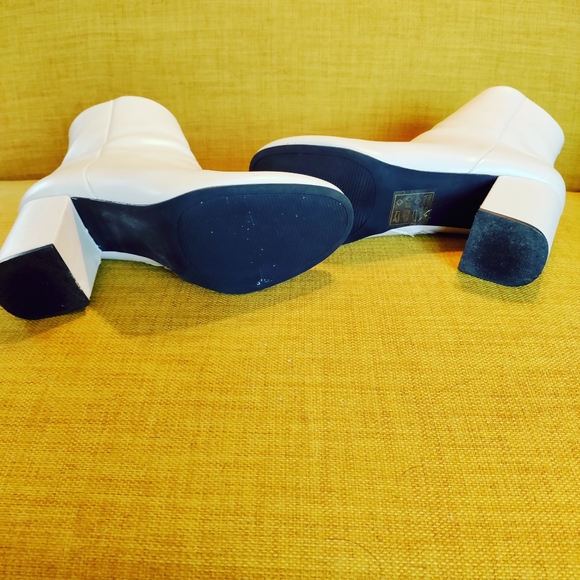 SOLD Unique Vintage White Heeled Gogo Boots - Picture 5 of 6